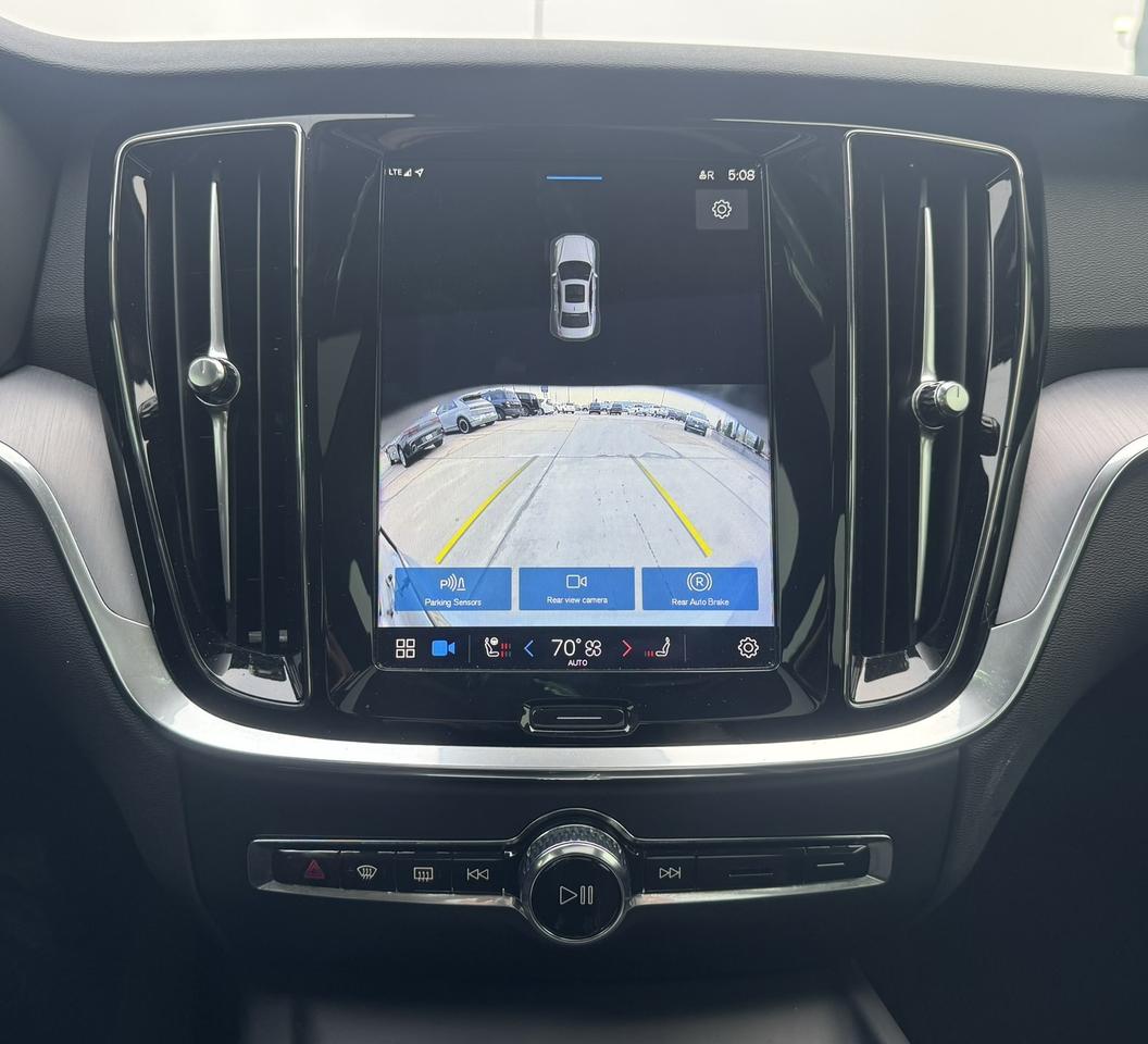 2024 Volvo S60 B5 AWD Core Dark Theme Photo