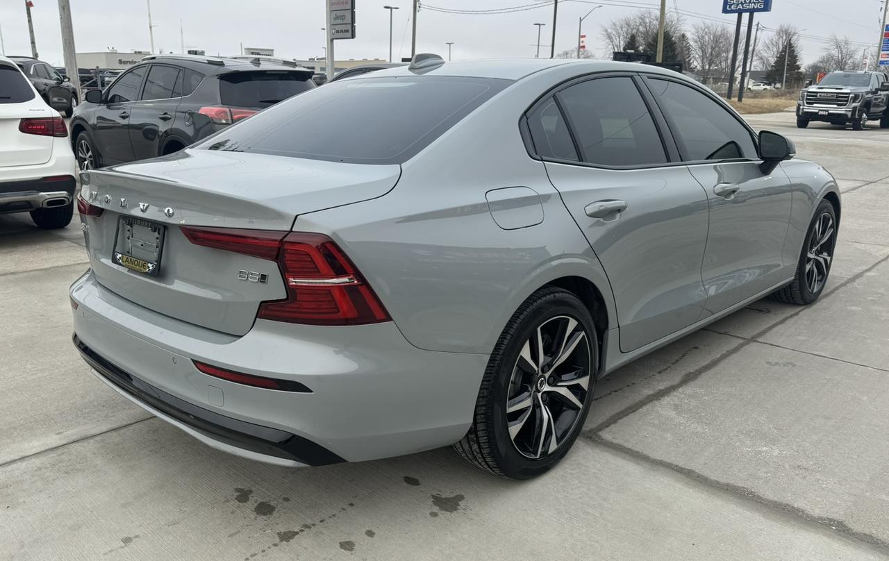 2024 Volvo S60 B5 AWD Core Dark Theme Photo