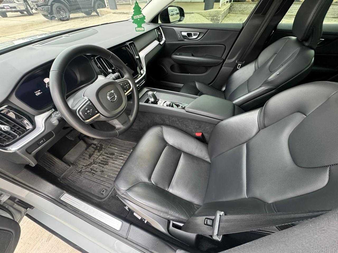 2024 Volvo S60 B5 AWD Core Dark Theme Photo