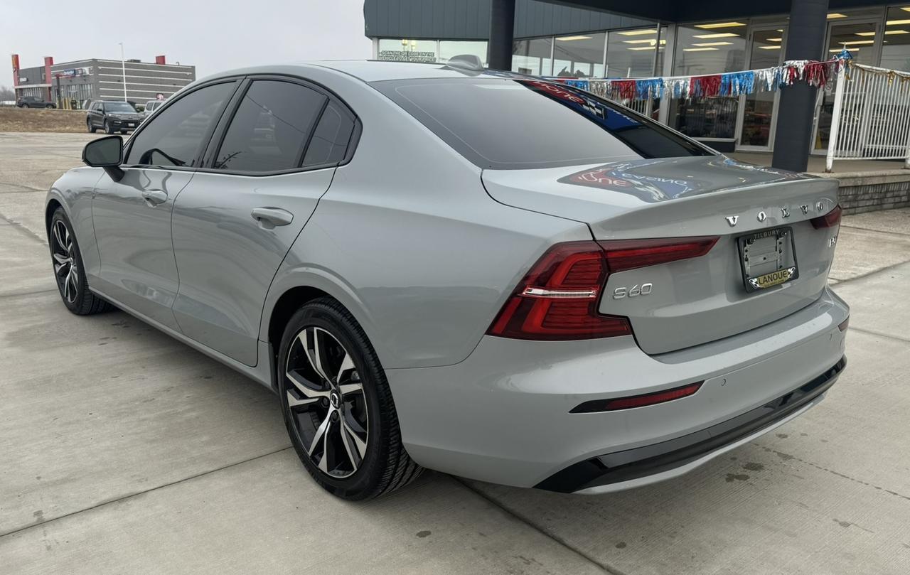 2024 Volvo S60 B5 AWD Core Dark Theme Photo