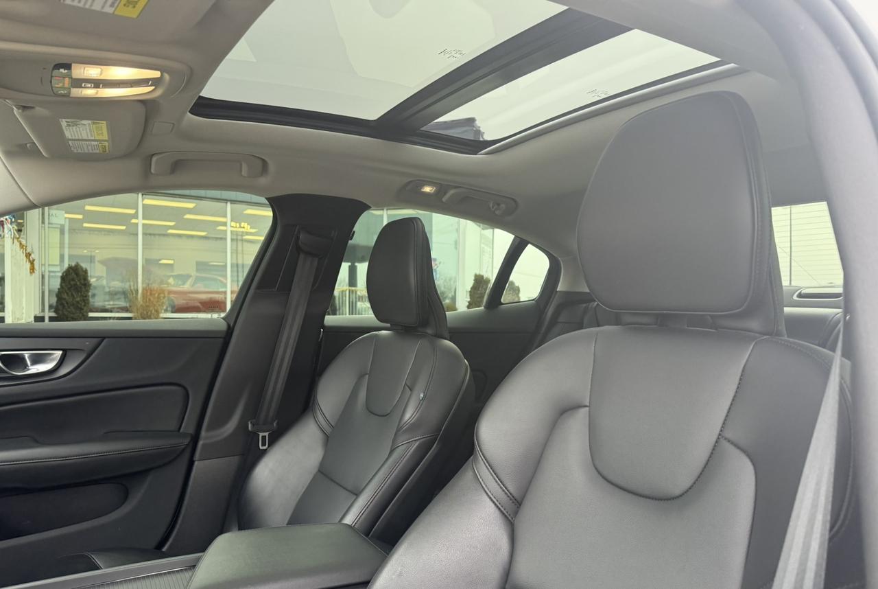 2024 Volvo S60 B5 AWD Core Dark Theme Photo