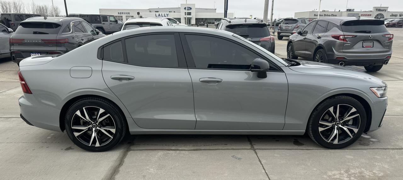 2024 Volvo S60 B5 AWD Core Dark Theme Photo