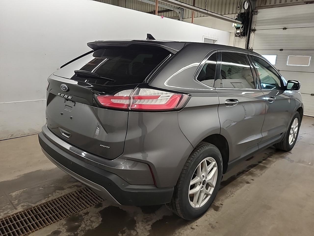 2023 Ford Edge SEL Photo
