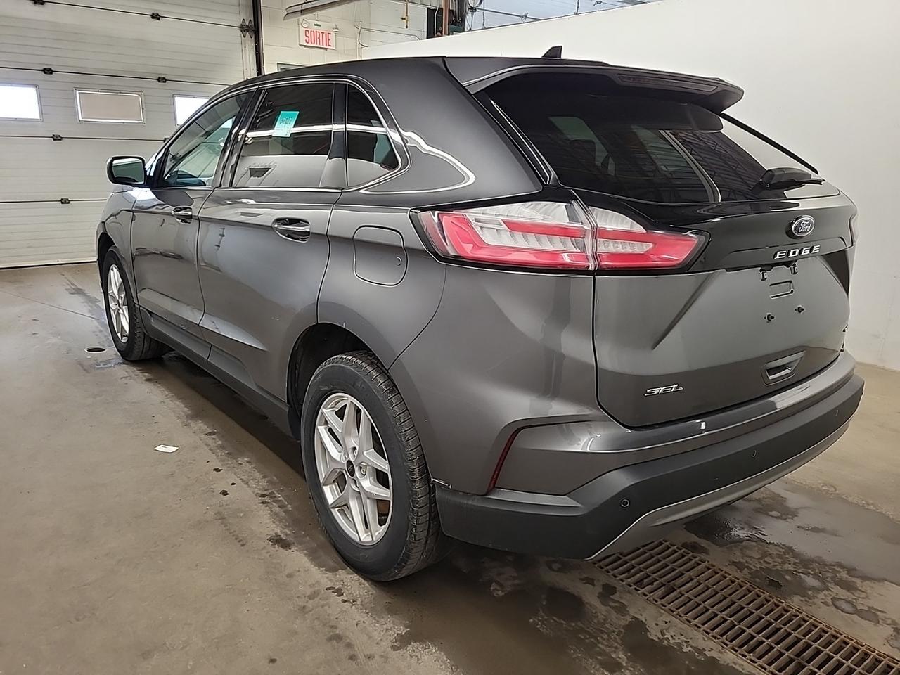 2023 Ford Edge SEL Photo