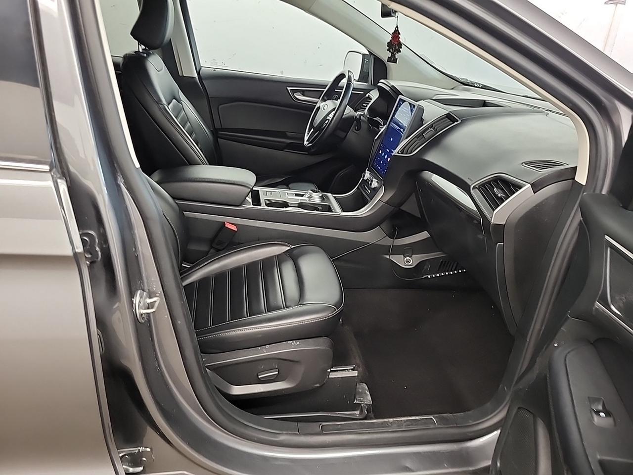 2023 Ford Edge SEL Photo