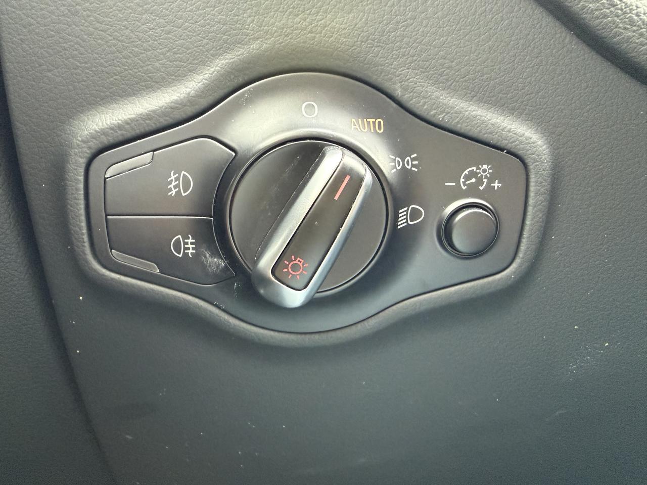 2017 Audi Q5 2.0T Technik Photo