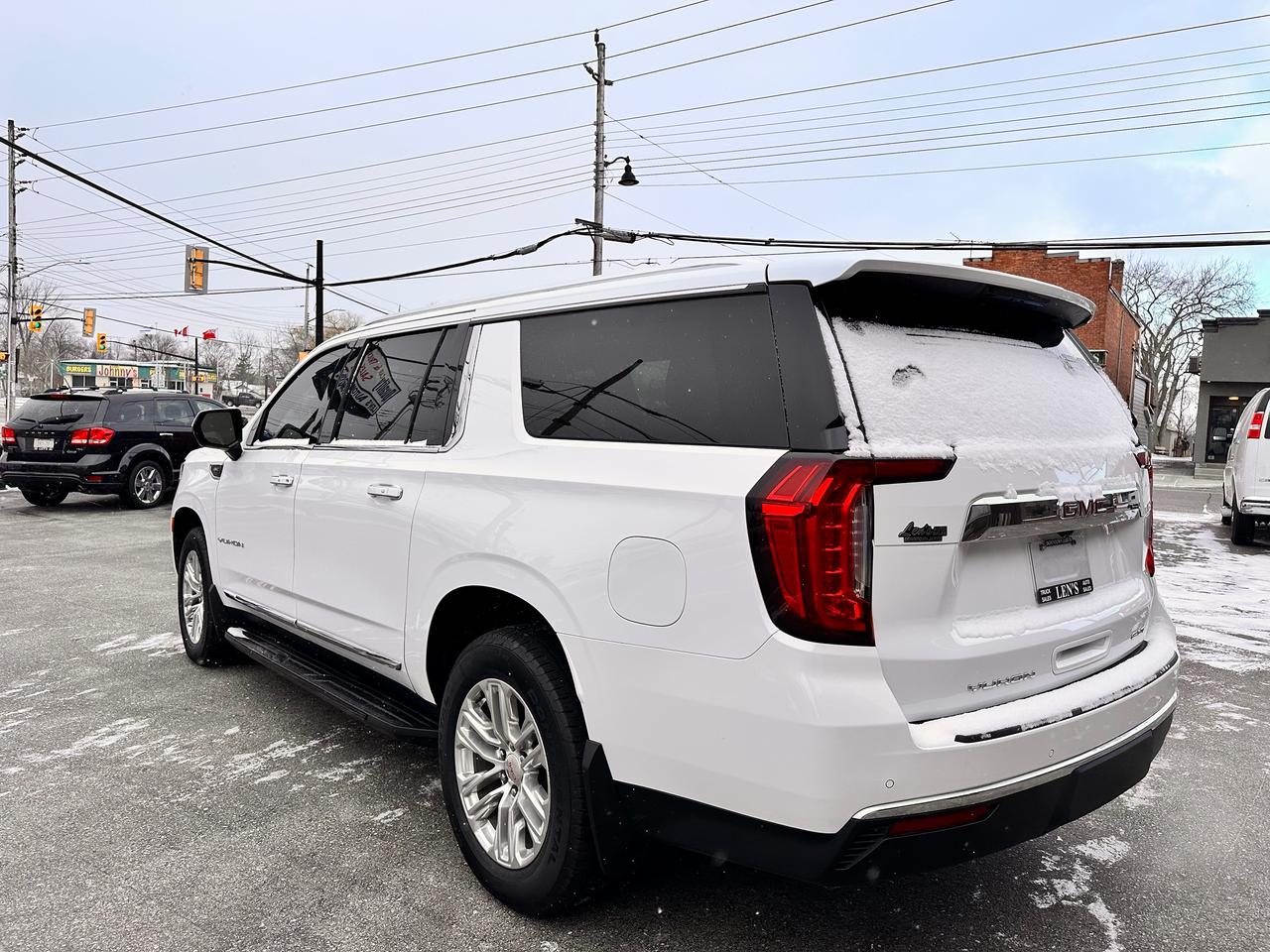 2023 GMC Yukon XL 5.3L MOTOR!, LIKE NEW! ONE OWNER! Photo
