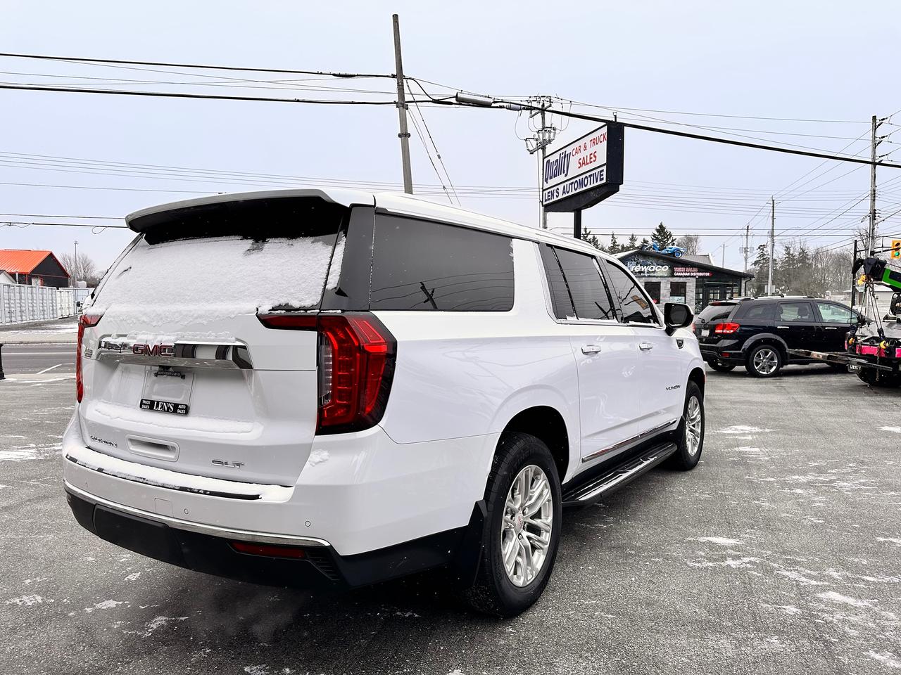 2023 GMC Yukon XL 5.3L MOTOR!, LIKE NEW! ONE OWNER! Photo