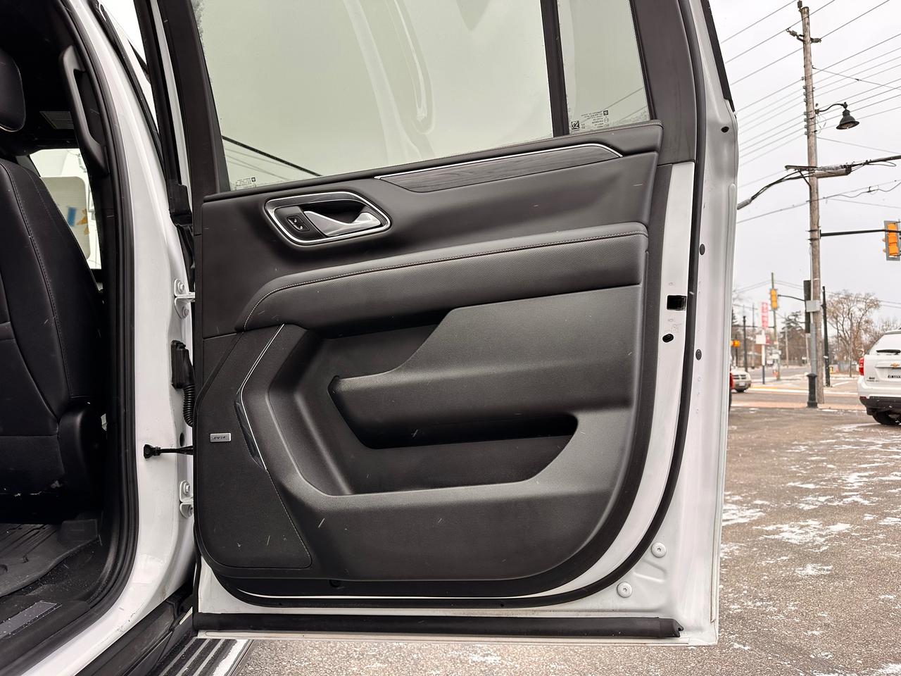 2023 GMC Yukon XL 5.3L MOTOR!, LIKE NEW! ONE OWNER! Photo