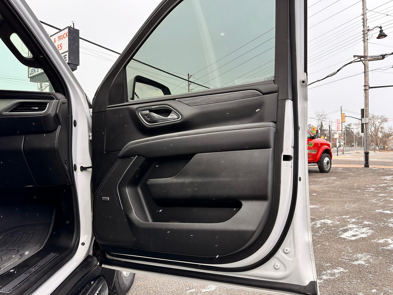 2023 GMC Yukon XL 5.3L MOTOR!, LIKE NEW! ONE OWNER! Photo