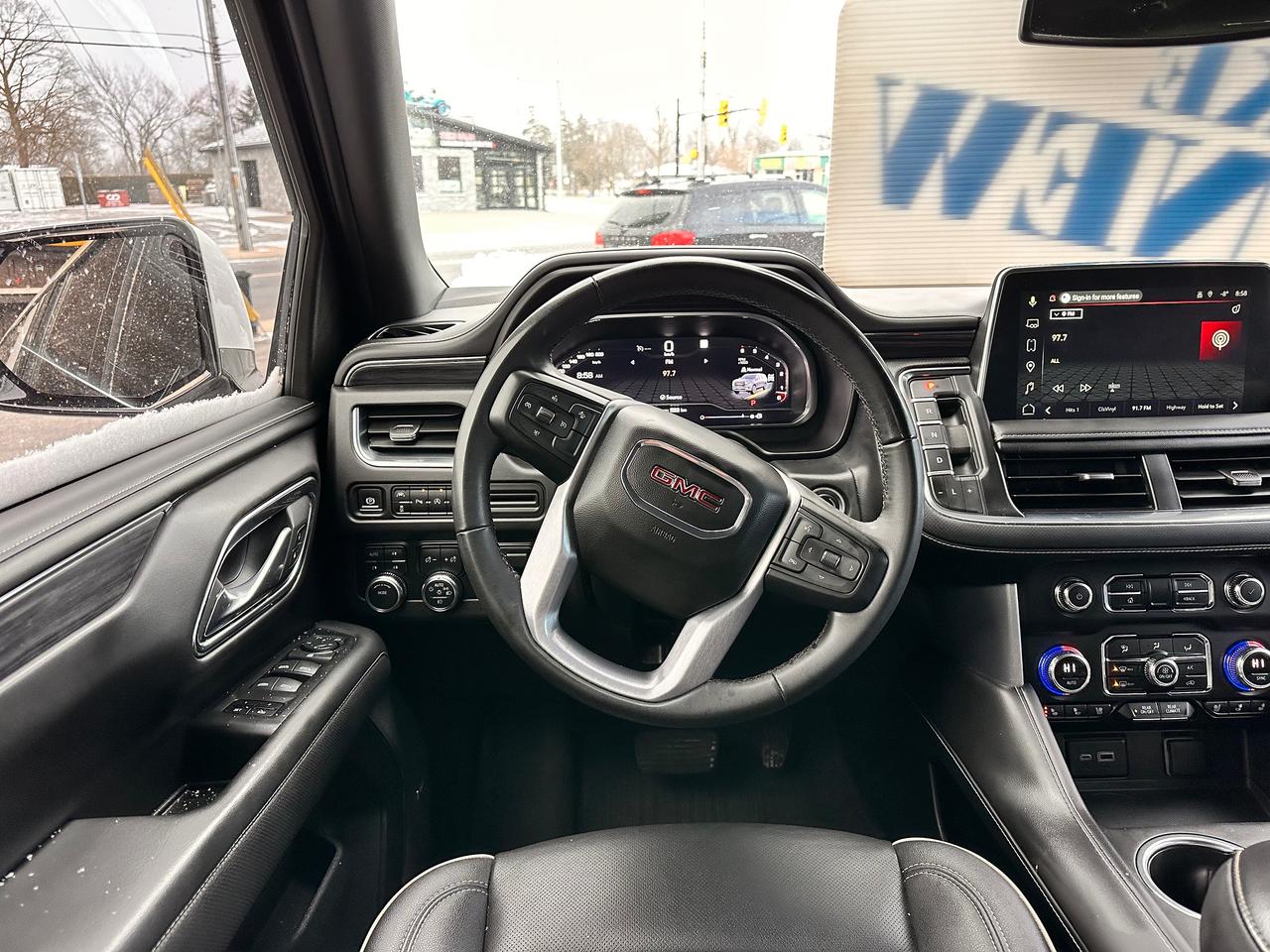 2023 GMC Yukon XL 5.3L MOTOR!, LIKE NEW! ONE OWNER! Photo