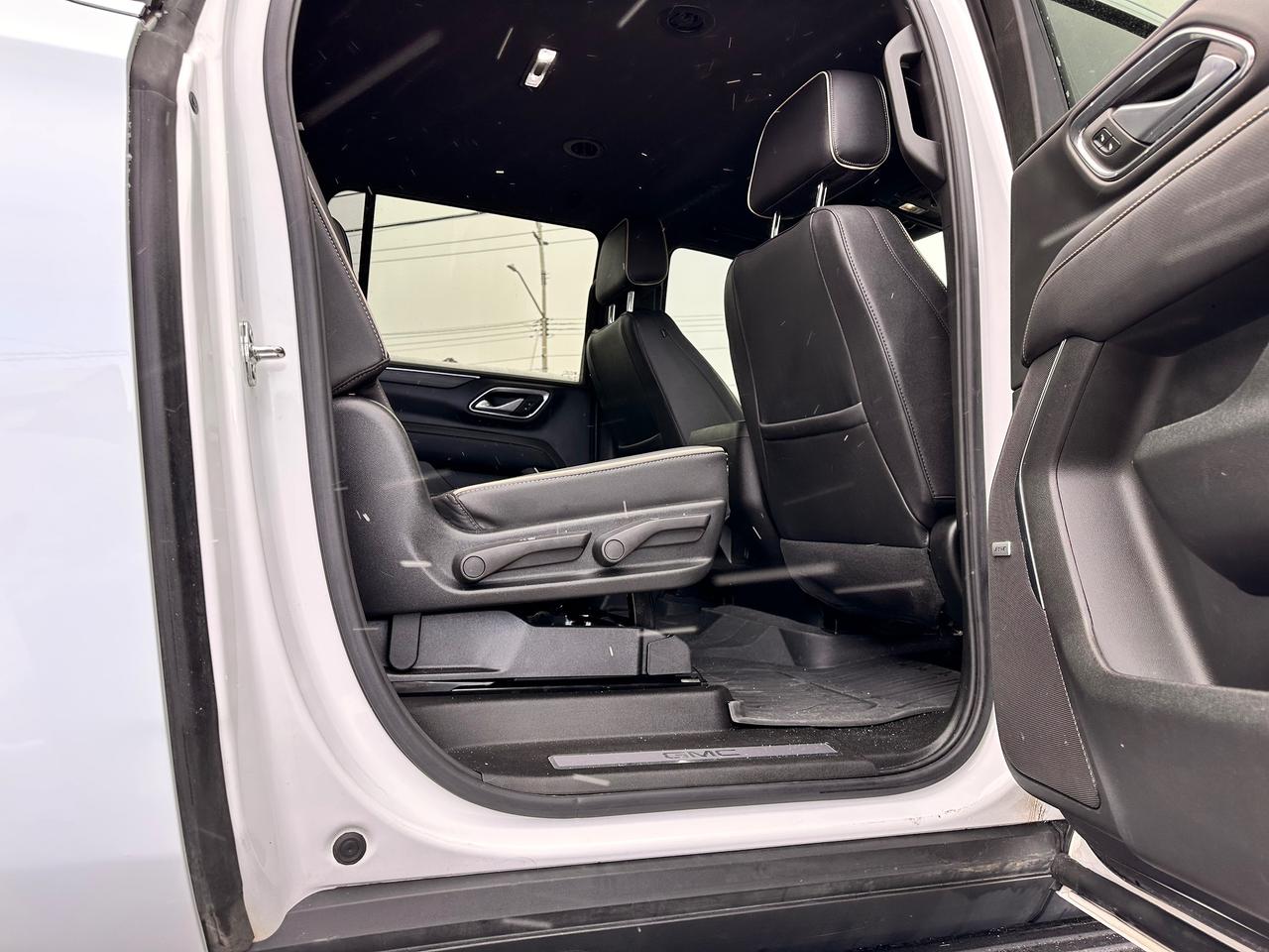 2023 GMC Yukon XL 5.3L MOTOR!, LIKE NEW! ONE OWNER! Photo