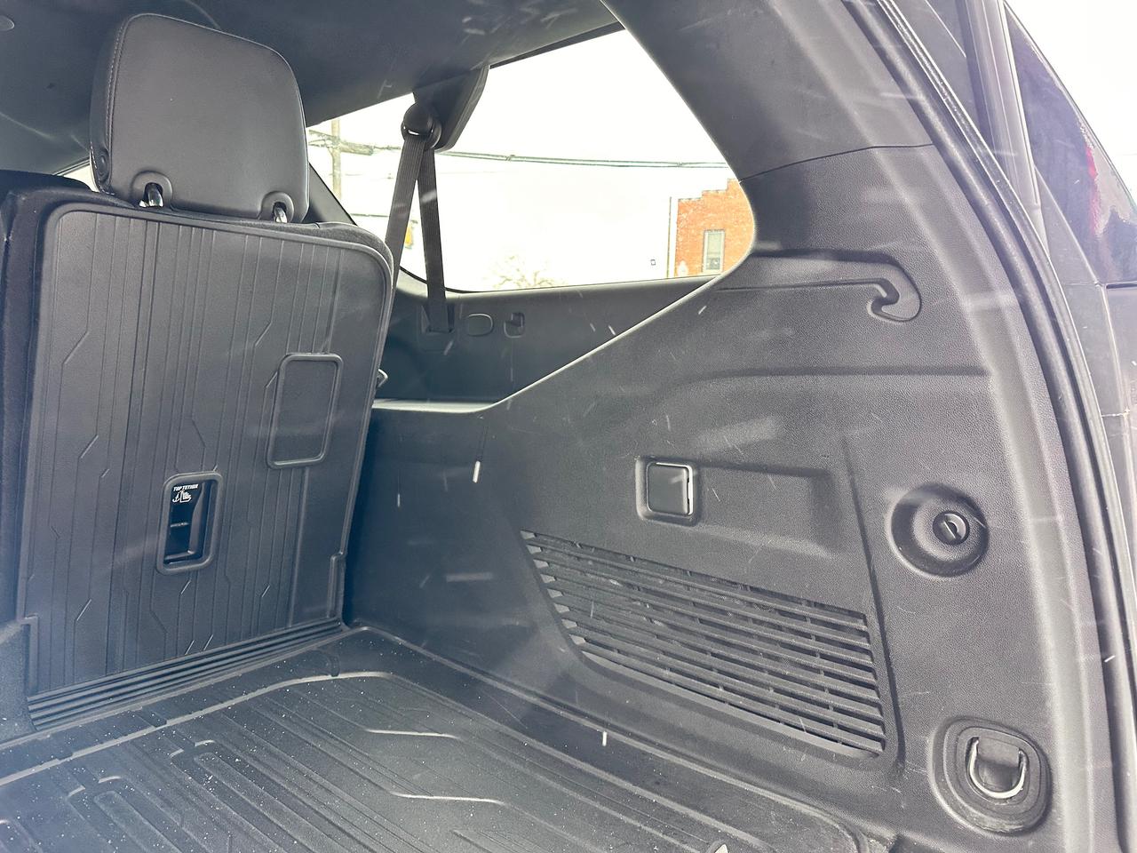 2023 GMC Yukon XL 5.3L MOTOR!, LIKE NEW! ONE OWNER! Photo