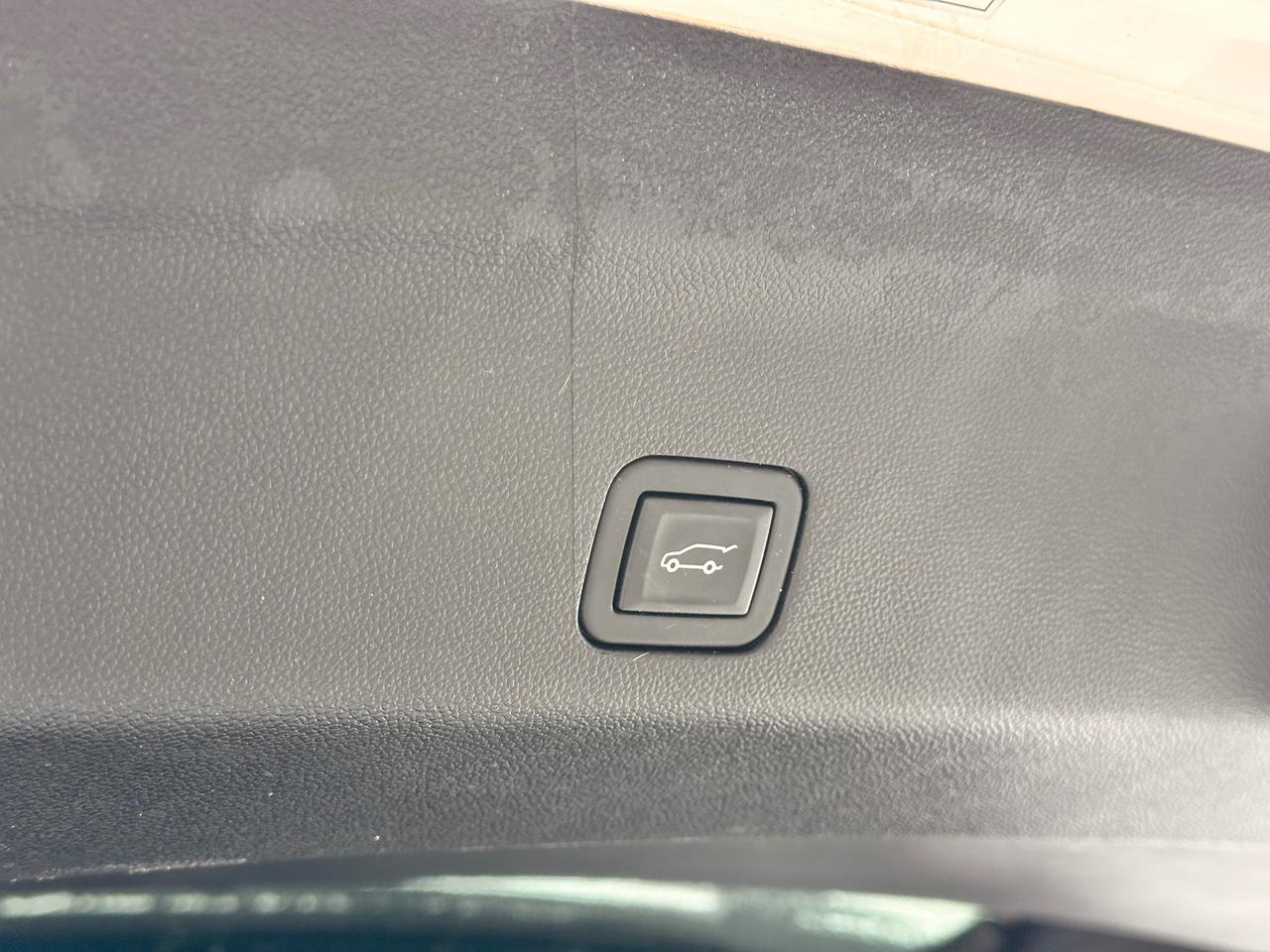 2023 GMC Yukon XL 5.3L MOTOR!, LIKE NEW! ONE OWNER! Photo