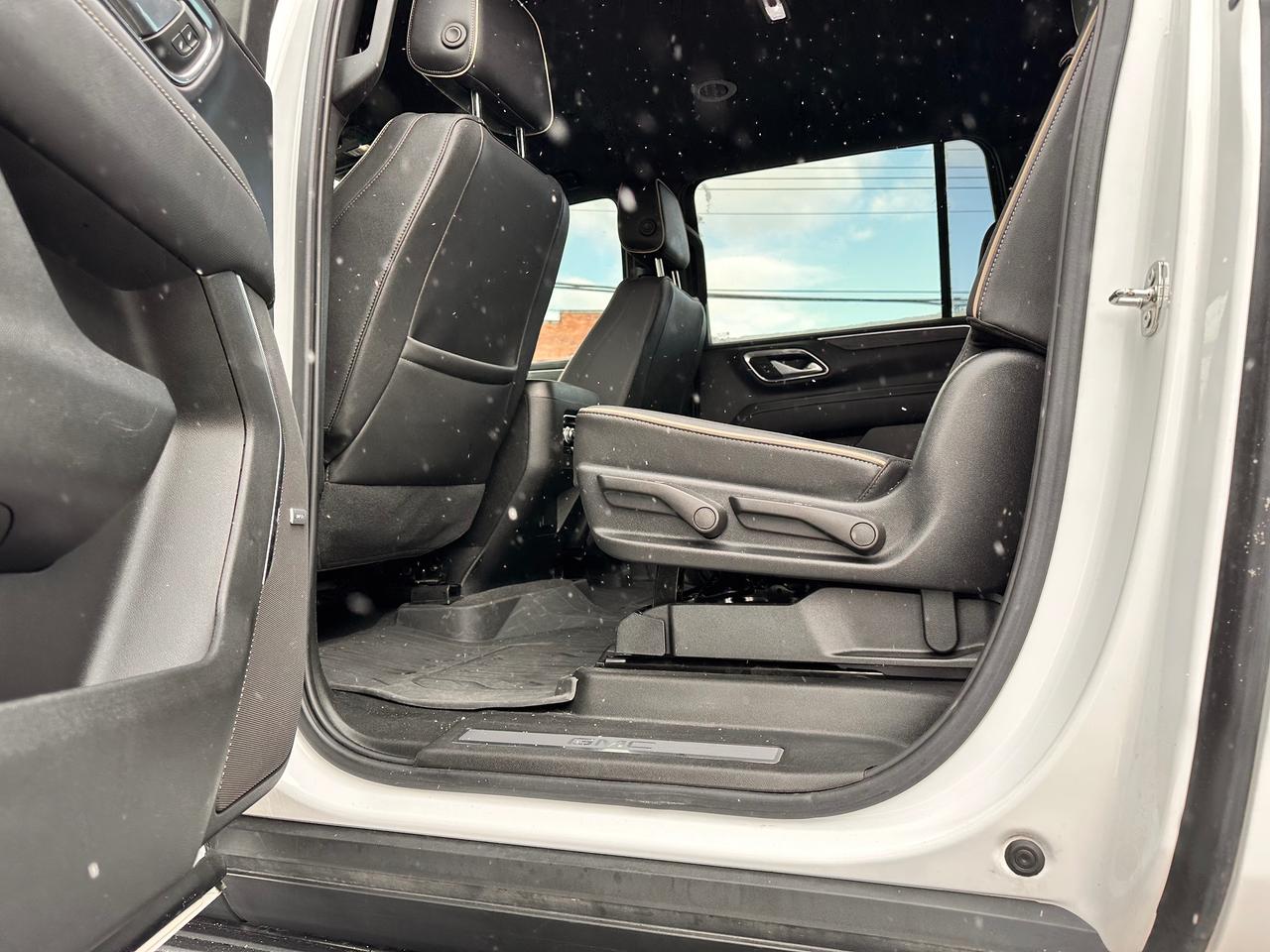 2023 GMC Yukon XL 5.3L MOTOR!, LIKE NEW! ONE OWNER! Photo