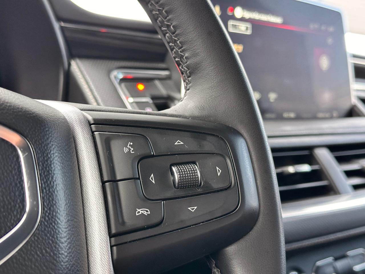 2023 GMC Yukon XL 5.3L MOTOR!, LIKE NEW! ONE OWNER! Photo