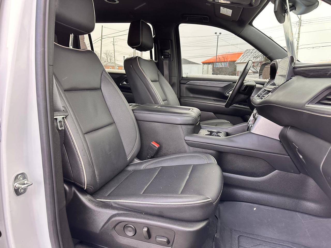 2023 GMC Yukon XL 5.3L MOTOR!, LIKE NEW! ONE OWNER! Photo