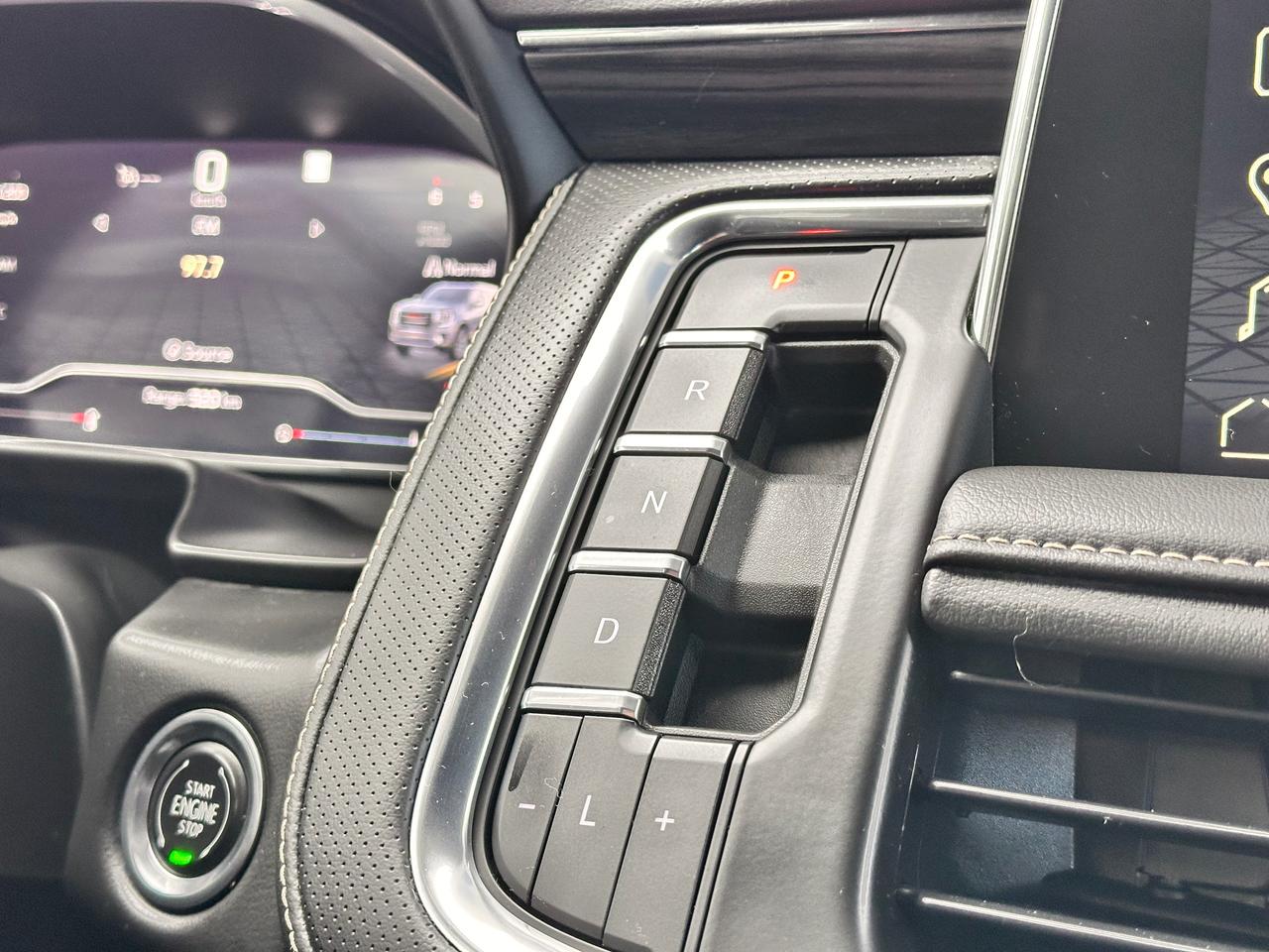 2023 GMC Yukon XL 5.3L MOTOR!, LIKE NEW! ONE OWNER! Photo