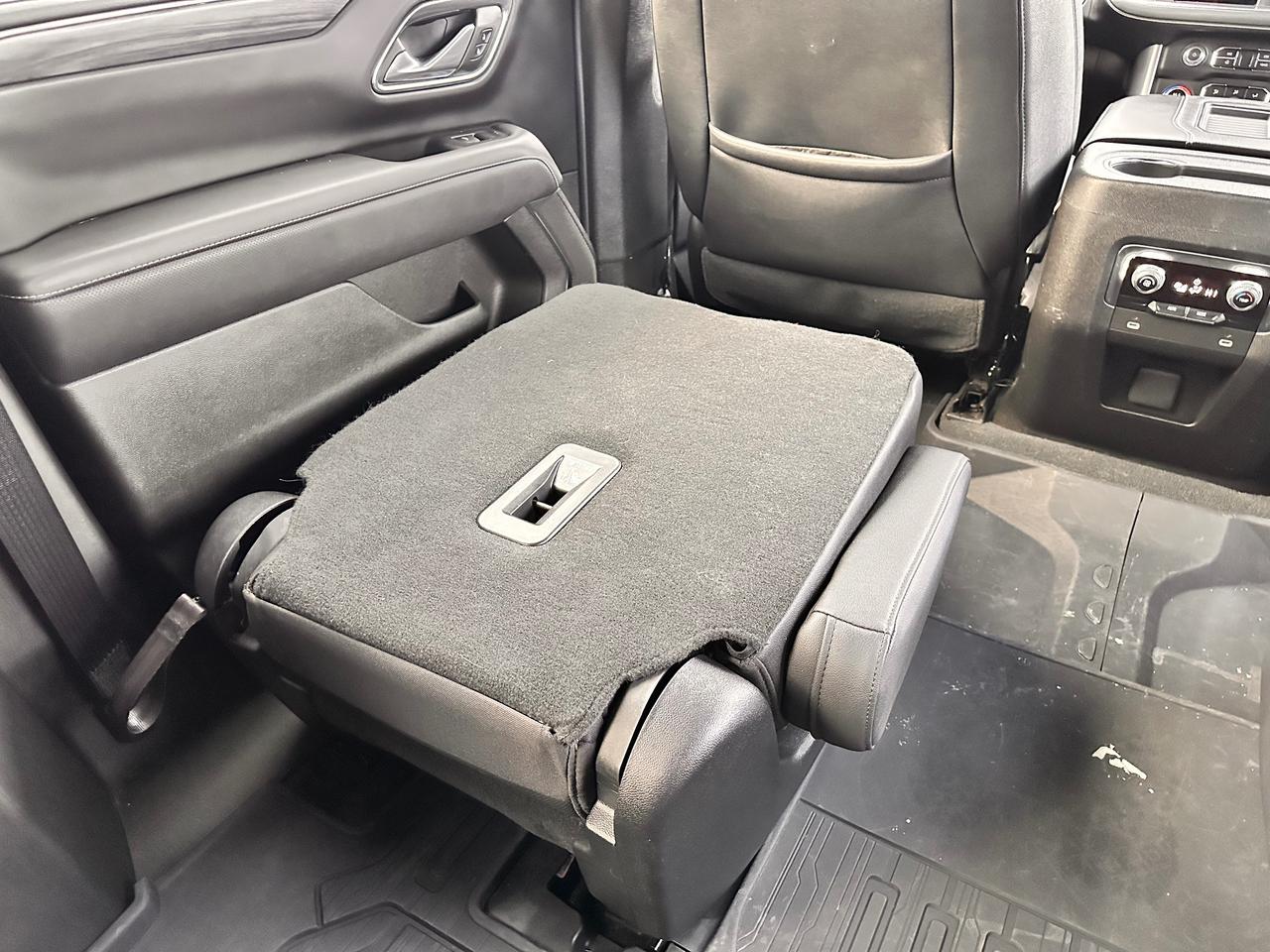 2023 GMC Yukon XL 5.3L MOTOR!, LIKE NEW! ONE OWNER! Photo