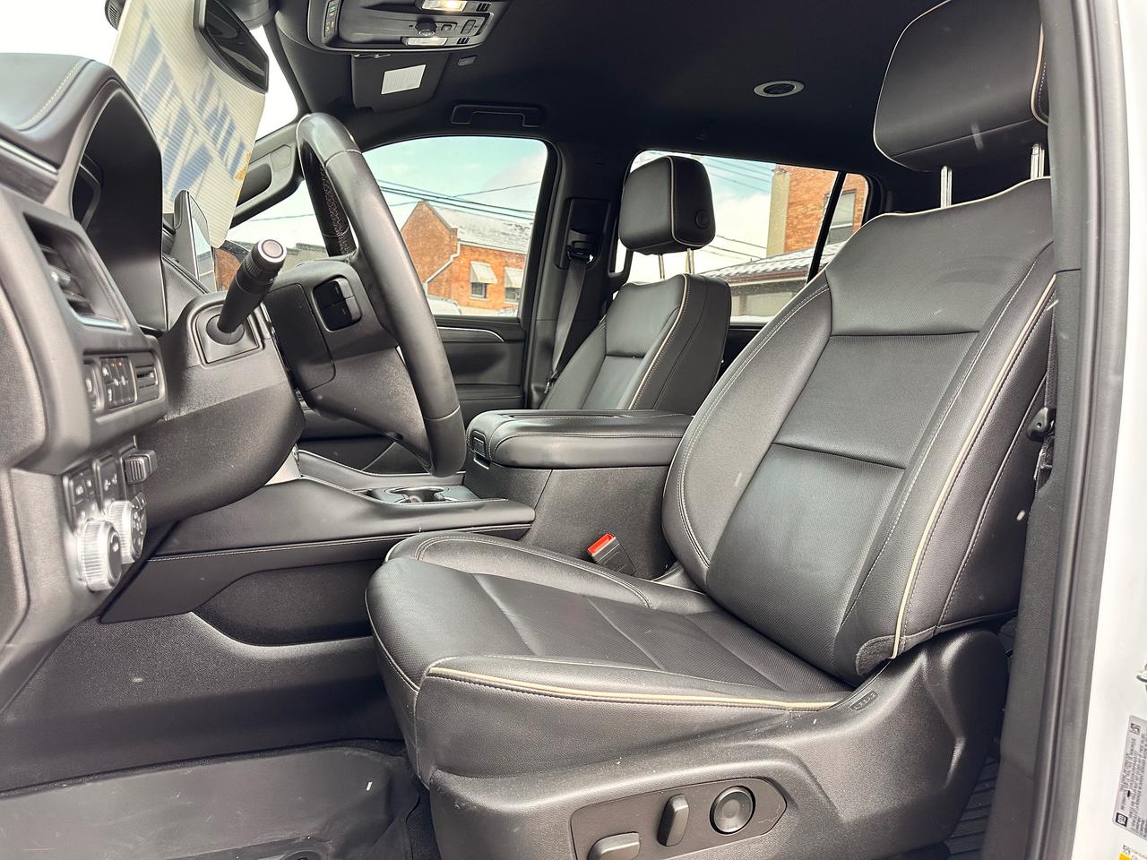 2023 GMC Yukon XL 5.3L MOTOR!, LIKE NEW! ONE OWNER! Photo