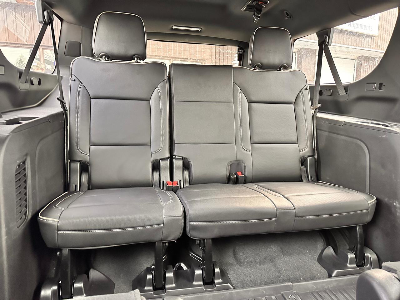 2023 GMC Yukon XL 5.3L MOTOR!, LIKE NEW! ONE OWNER! Photo