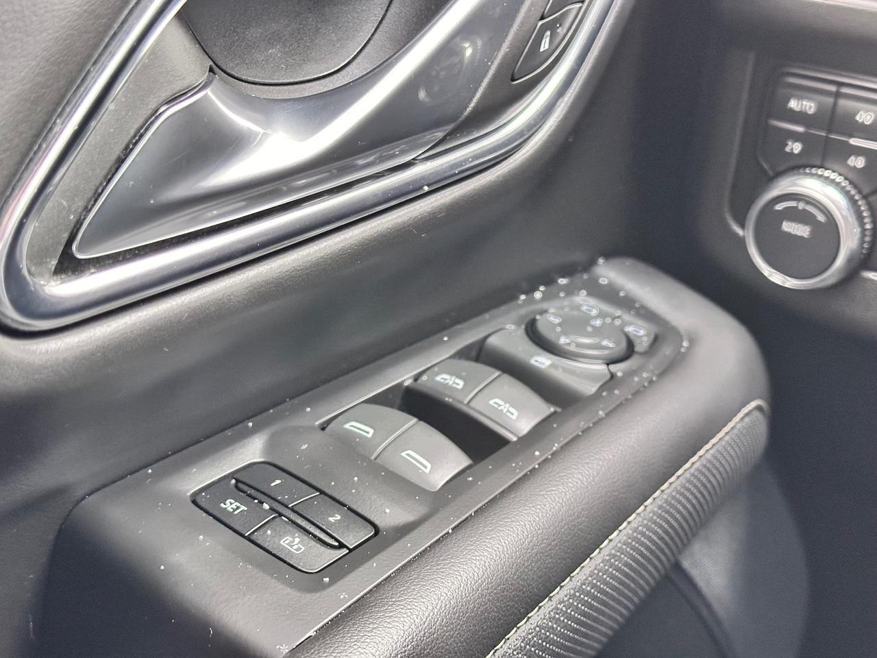 2023 GMC Yukon XL 5.3L MOTOR!, LIKE NEW! ONE OWNER! Photo