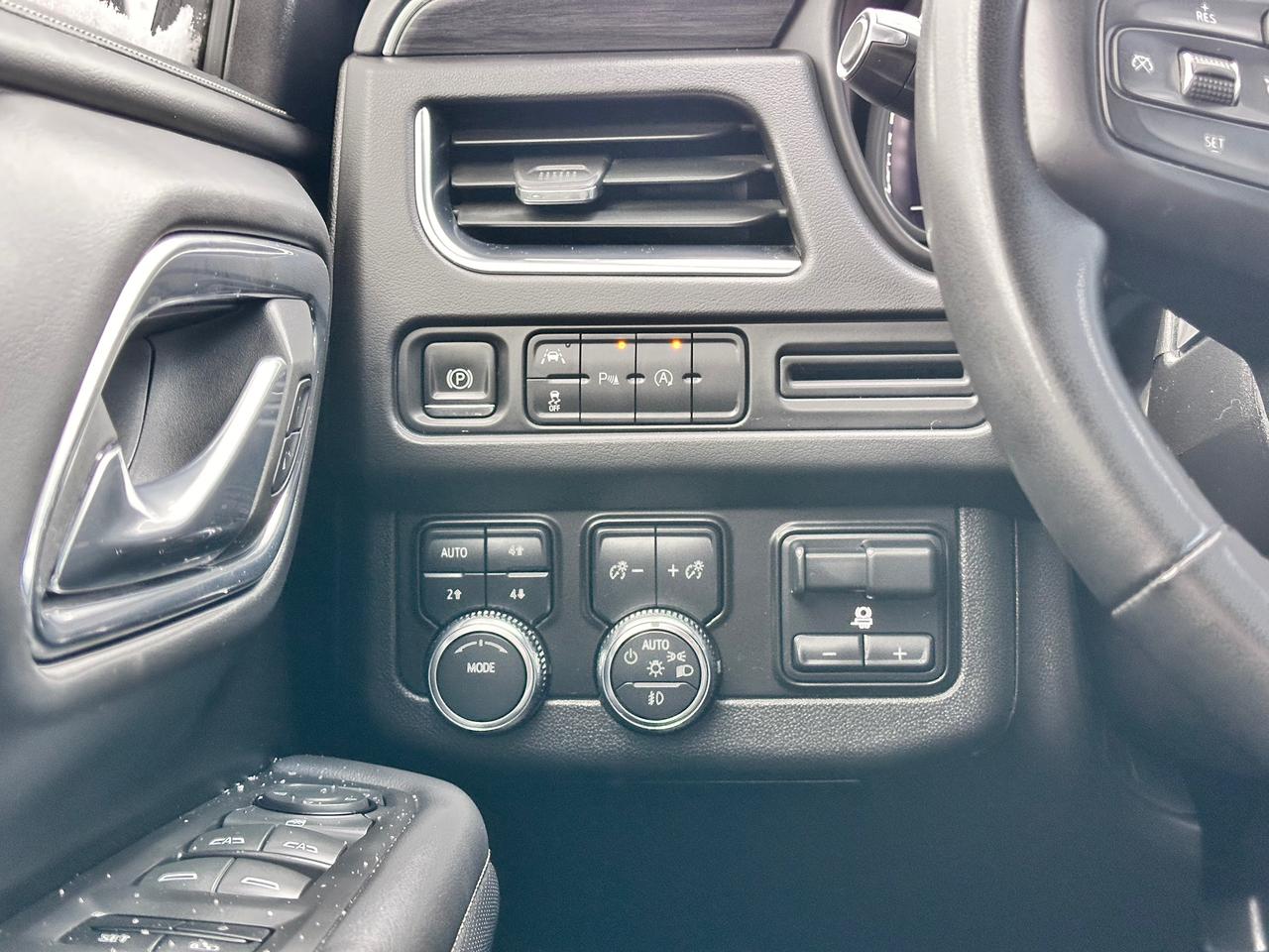 2023 GMC Yukon XL 5.3L MOTOR!, LIKE NEW! ONE OWNER! Photo