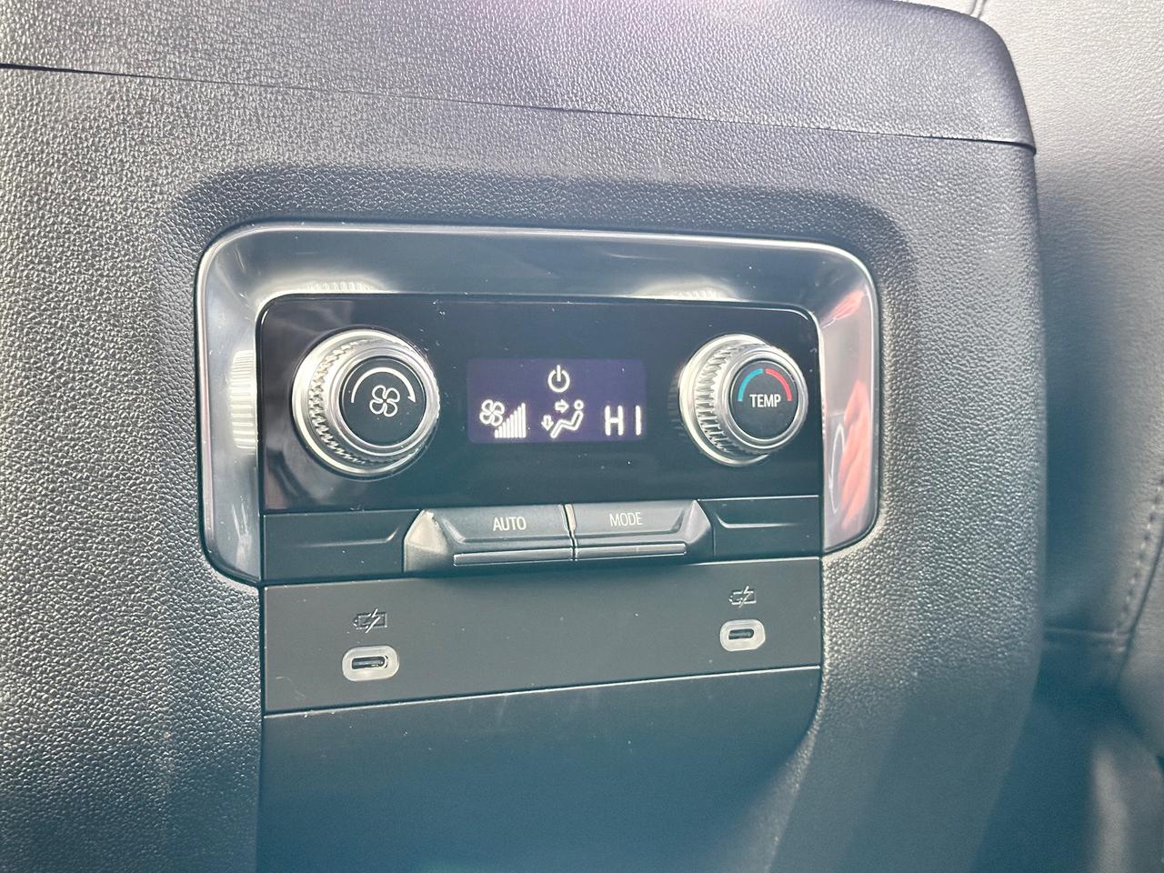 2023 GMC Yukon XL 5.3L MOTOR!, LIKE NEW! ONE OWNER! Photo