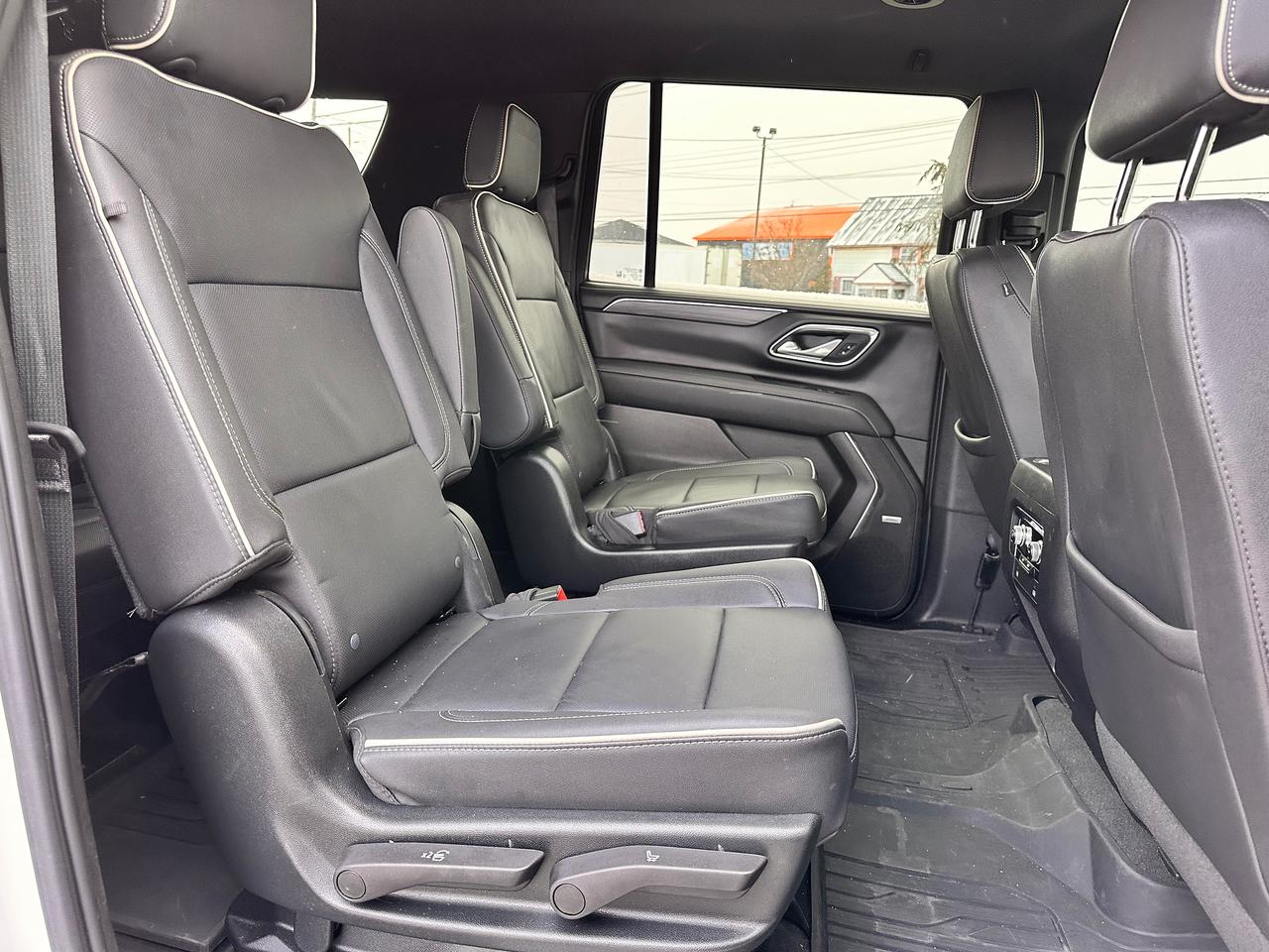 2023 GMC Yukon XL 5.3L MOTOR!, LIKE NEW! ONE OWNER! Photo