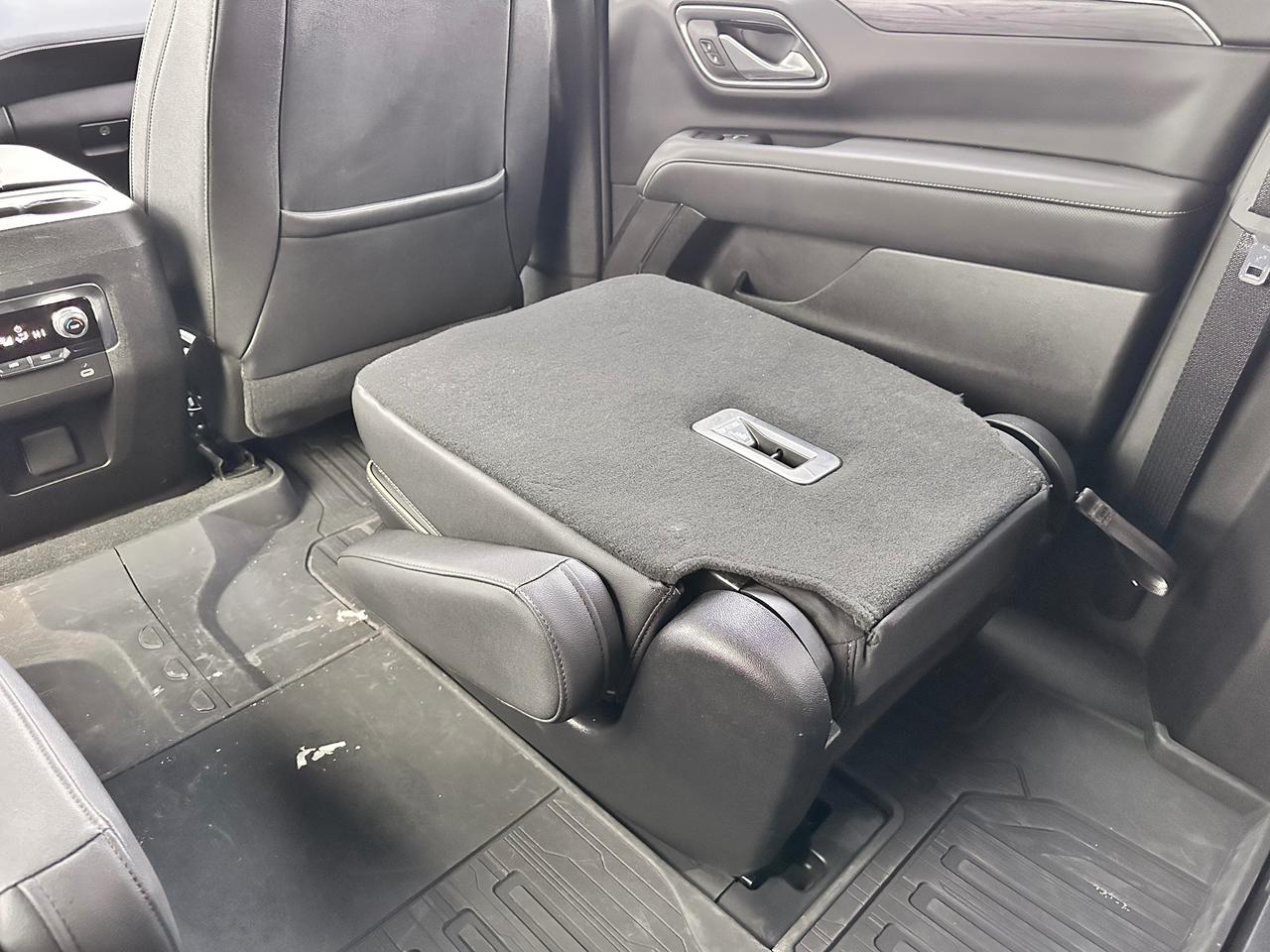 2023 GMC Yukon XL 5.3L MOTOR!, LIKE NEW! ONE OWNER! Photo