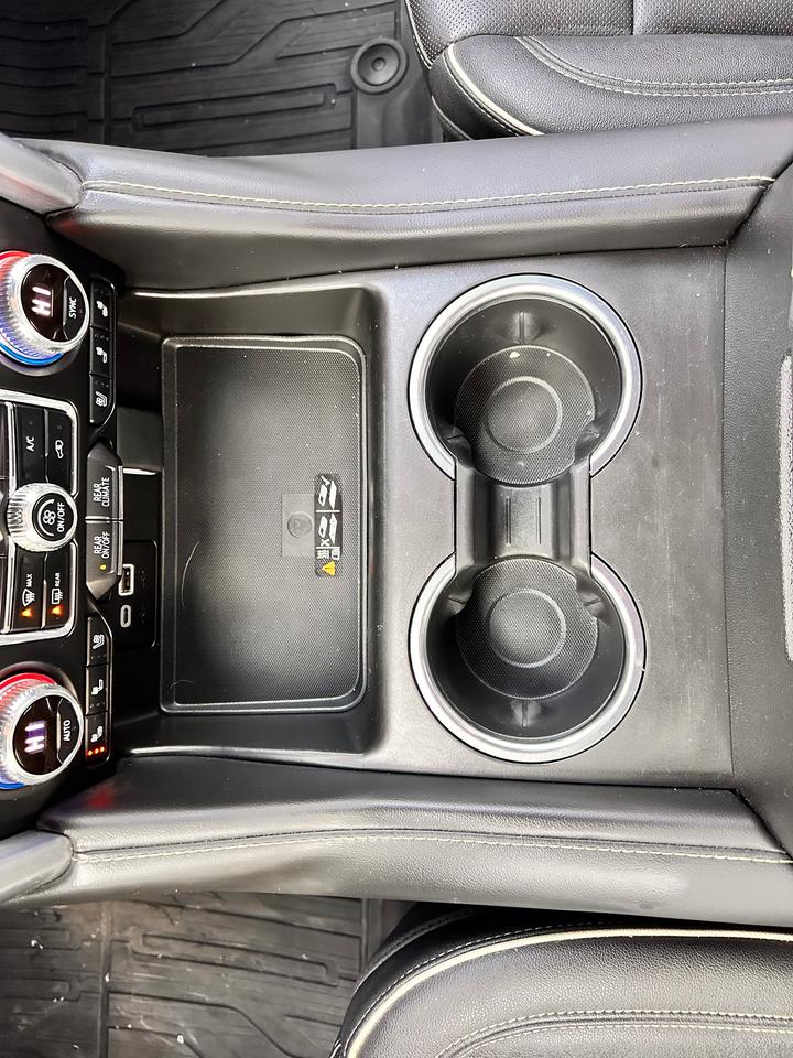 2023 GMC Yukon XL 5.3L MOTOR!, LIKE NEW! ONE OWNER! Photo