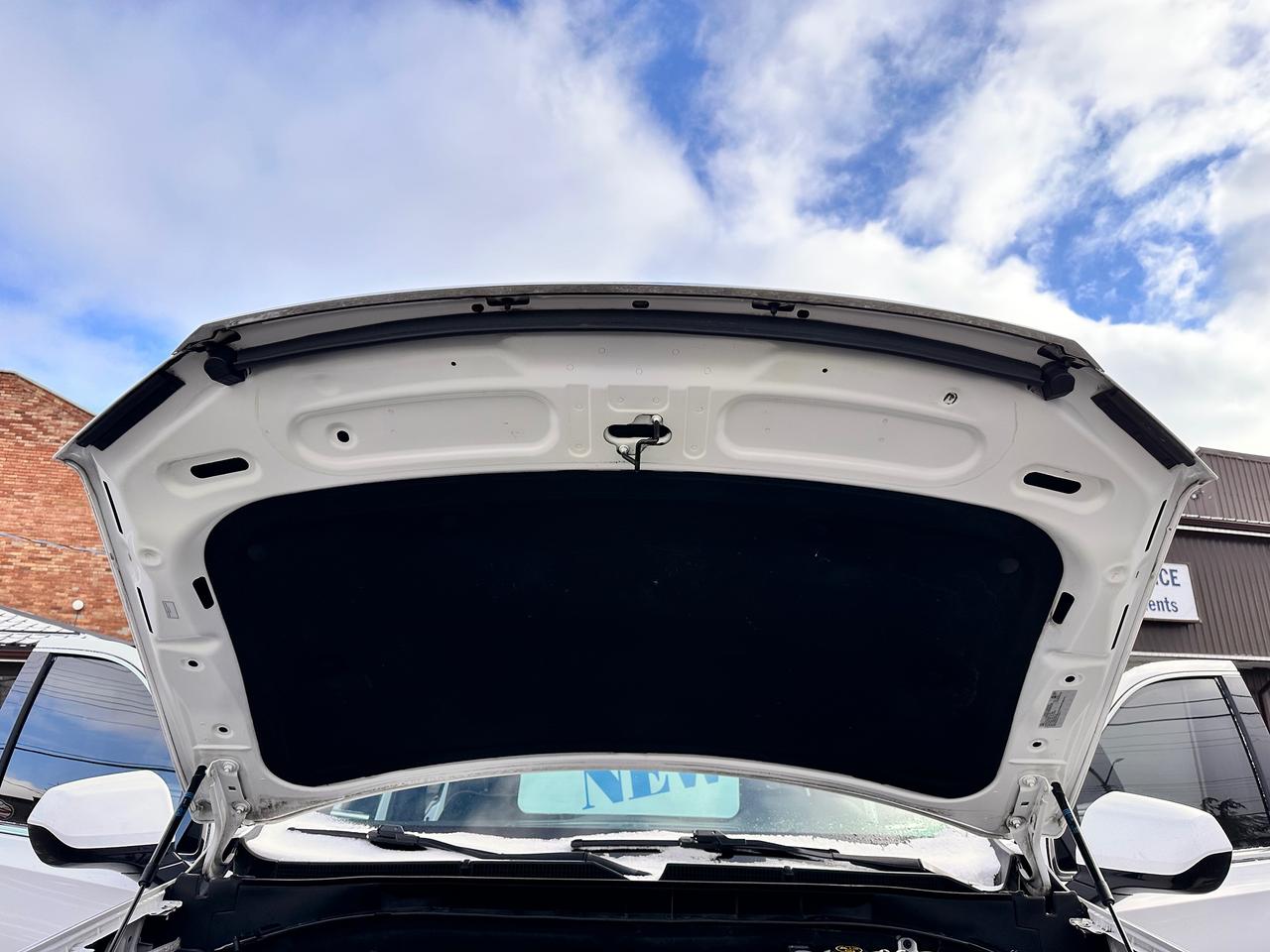 2023 GMC Yukon XL 5.3L MOTOR!, LIKE NEW! ONE OWNER! Photo