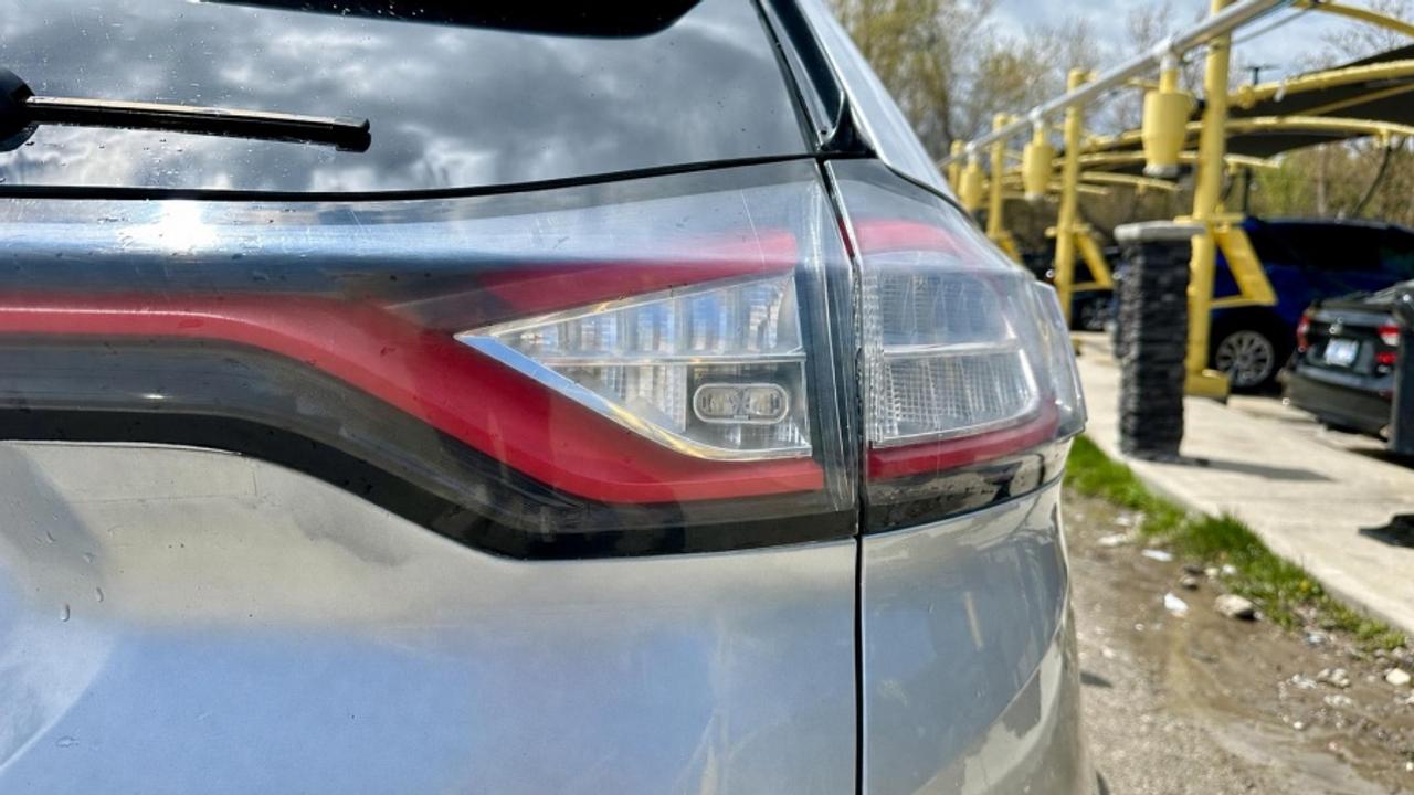 2018 Ford Edge SE Photo