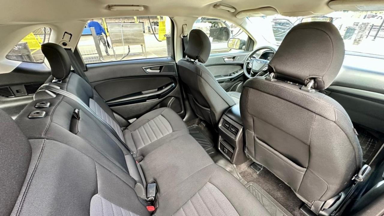 2018 Ford Edge SE Photo