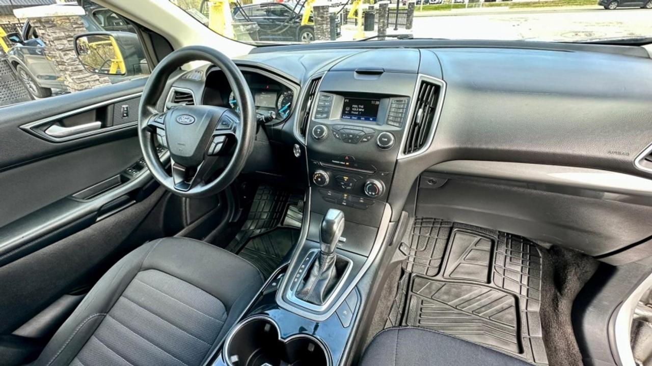 2018 Ford Edge SE Photo