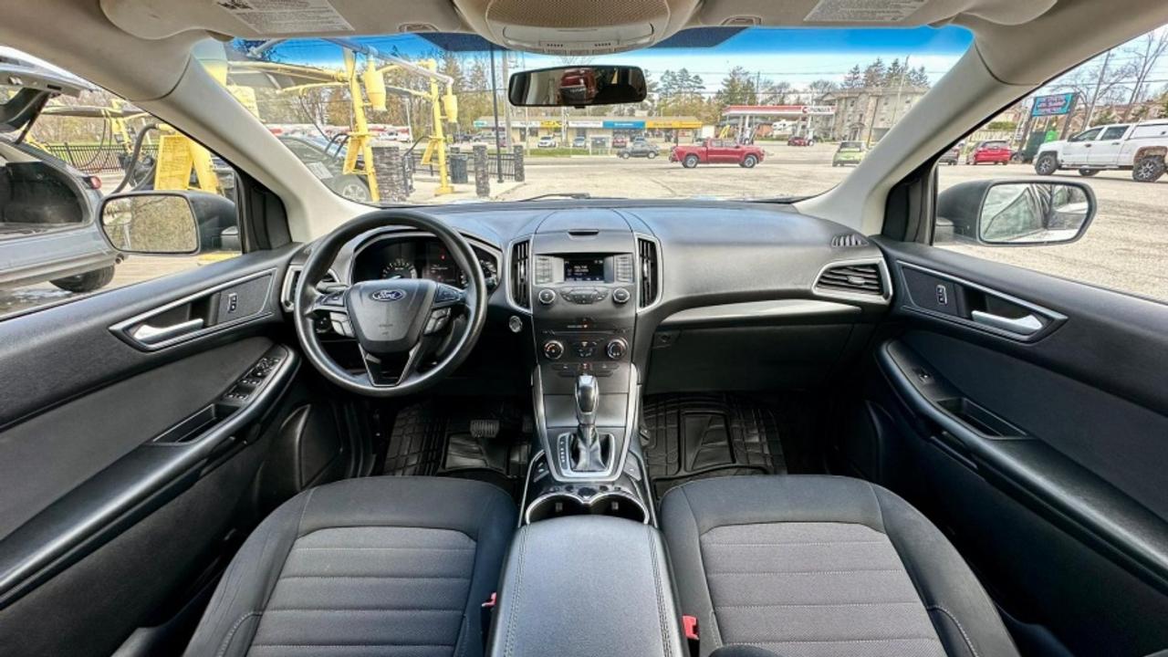 2018 Ford Edge SE Photo