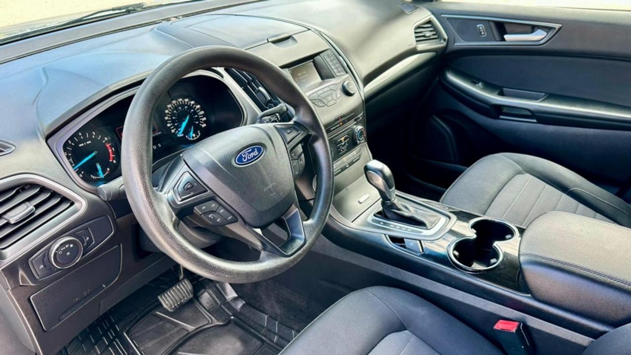 2018 Ford Edge SE Photo