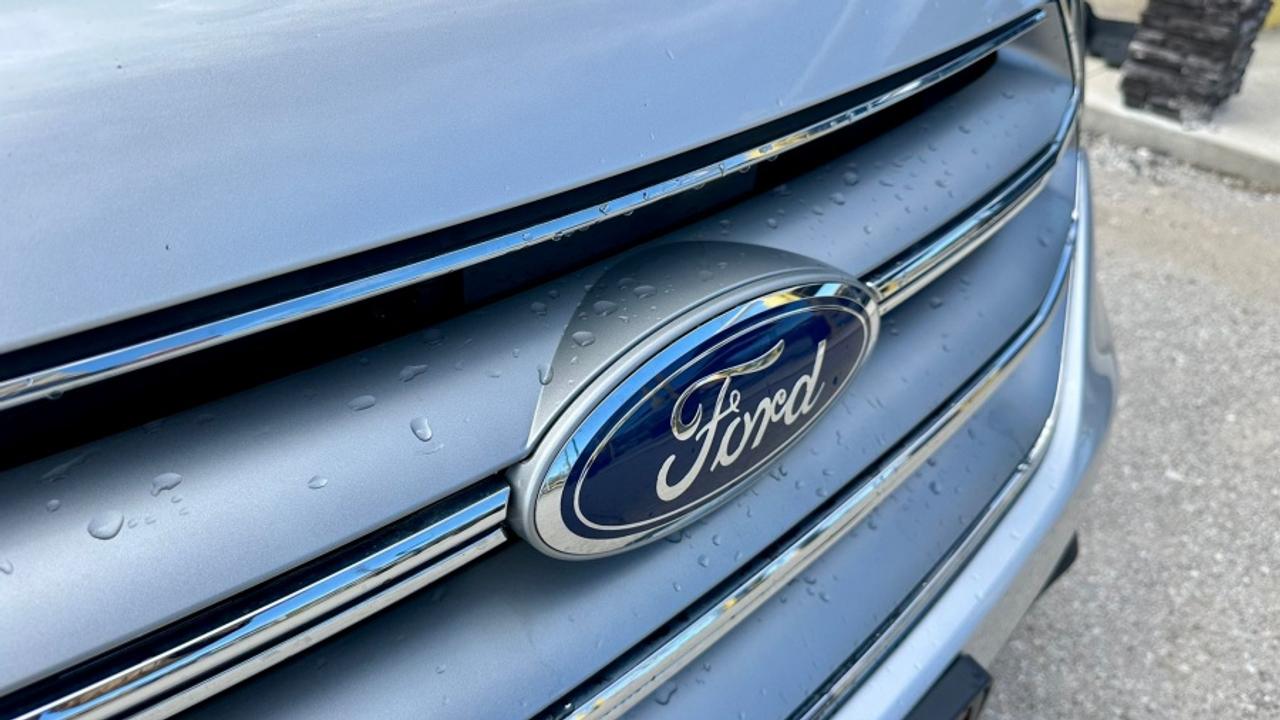 2018 Ford Edge SE Photo