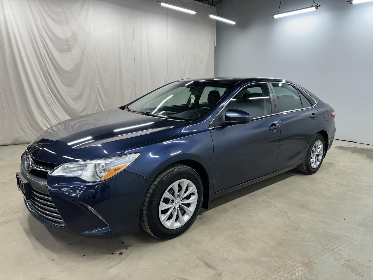 2016 Toyota Camry LE Photo23