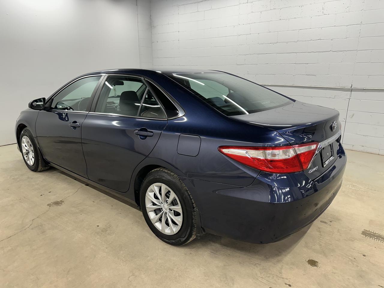 2016 Toyota Camry LE Photo24