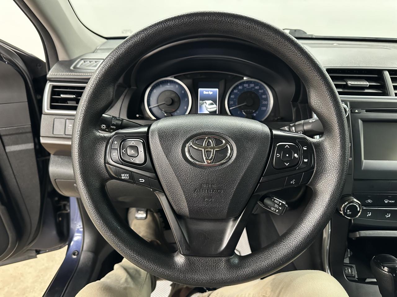 2016 Toyota Camry LE Photo27