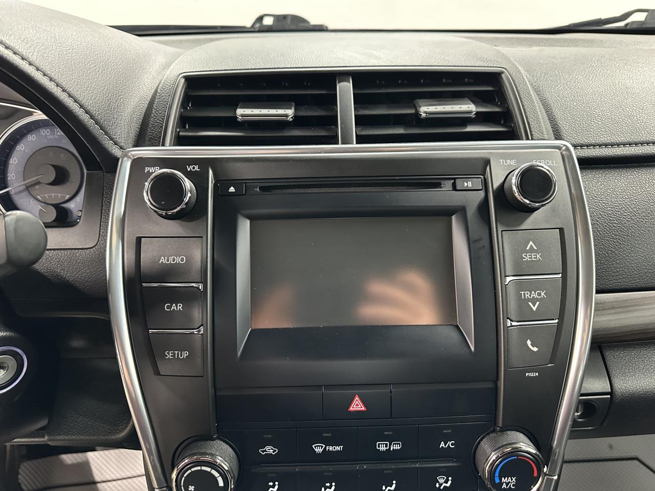 2016 Toyota Camry LE Photo30