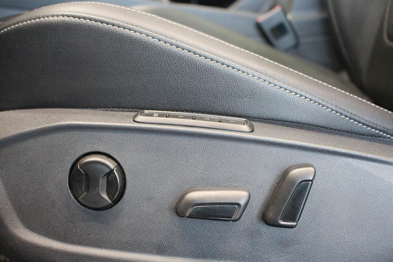 2020 Volkswagen Jetta Execline HEATED/VENTILATED SEATS - NAVIGATION - APPLE CARPLAY & ANDROID AUTO Photo