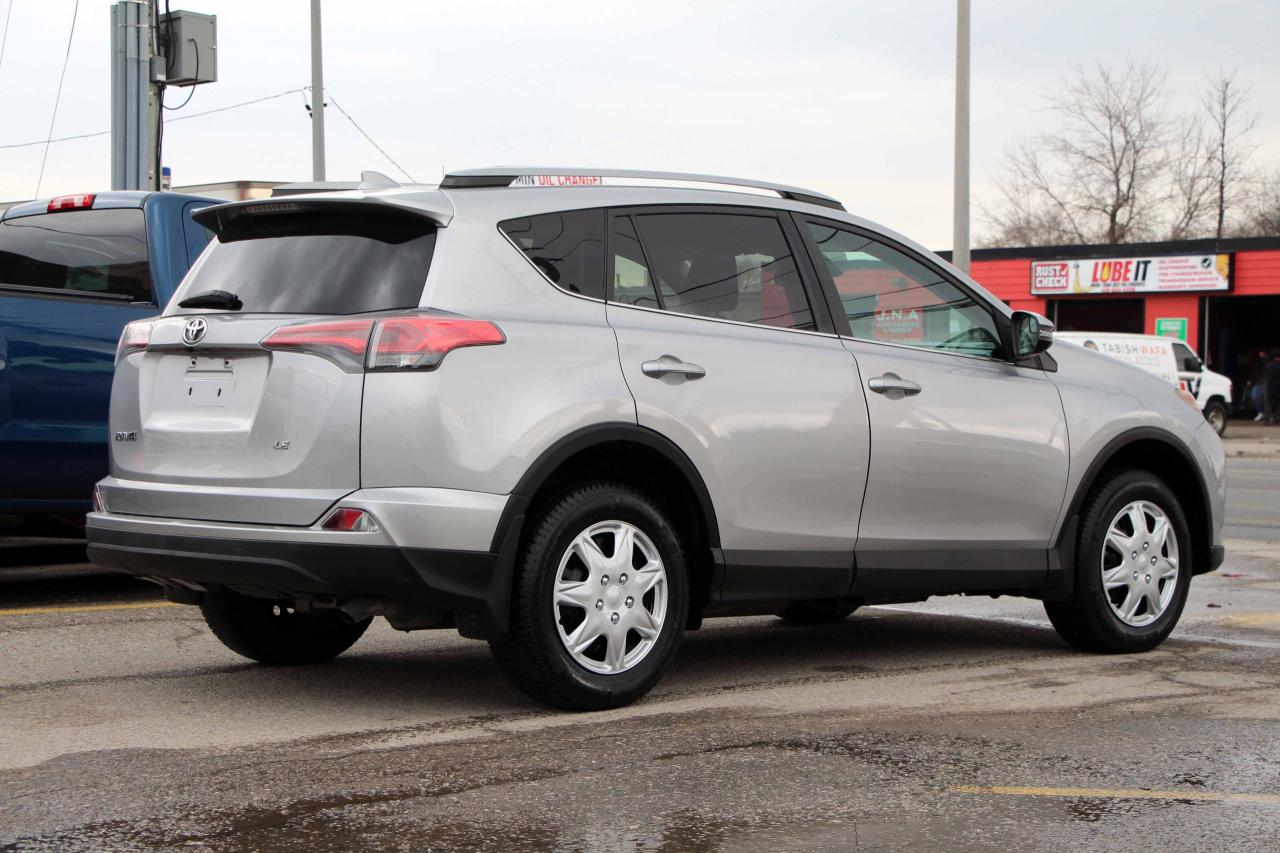 2017 Toyota RAV4 LE Photo
