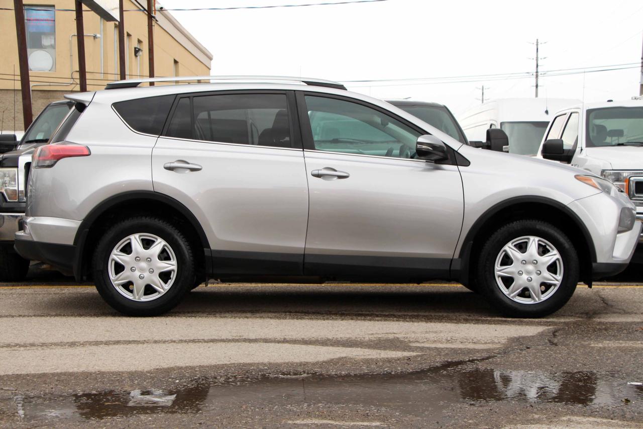 2017 Toyota RAV4 LE Photo