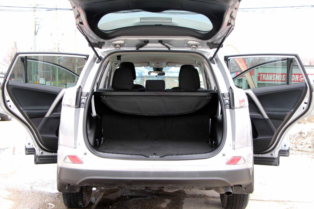 2017 Toyota RAV4 LE Photo