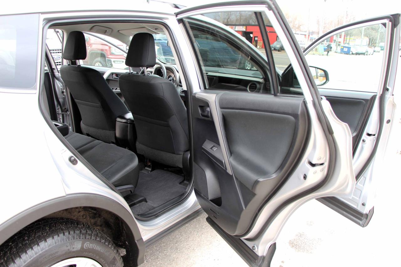 2017 Toyota RAV4 LE Photo