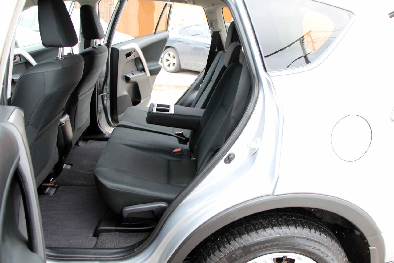 2017 Toyota RAV4 LE Photo