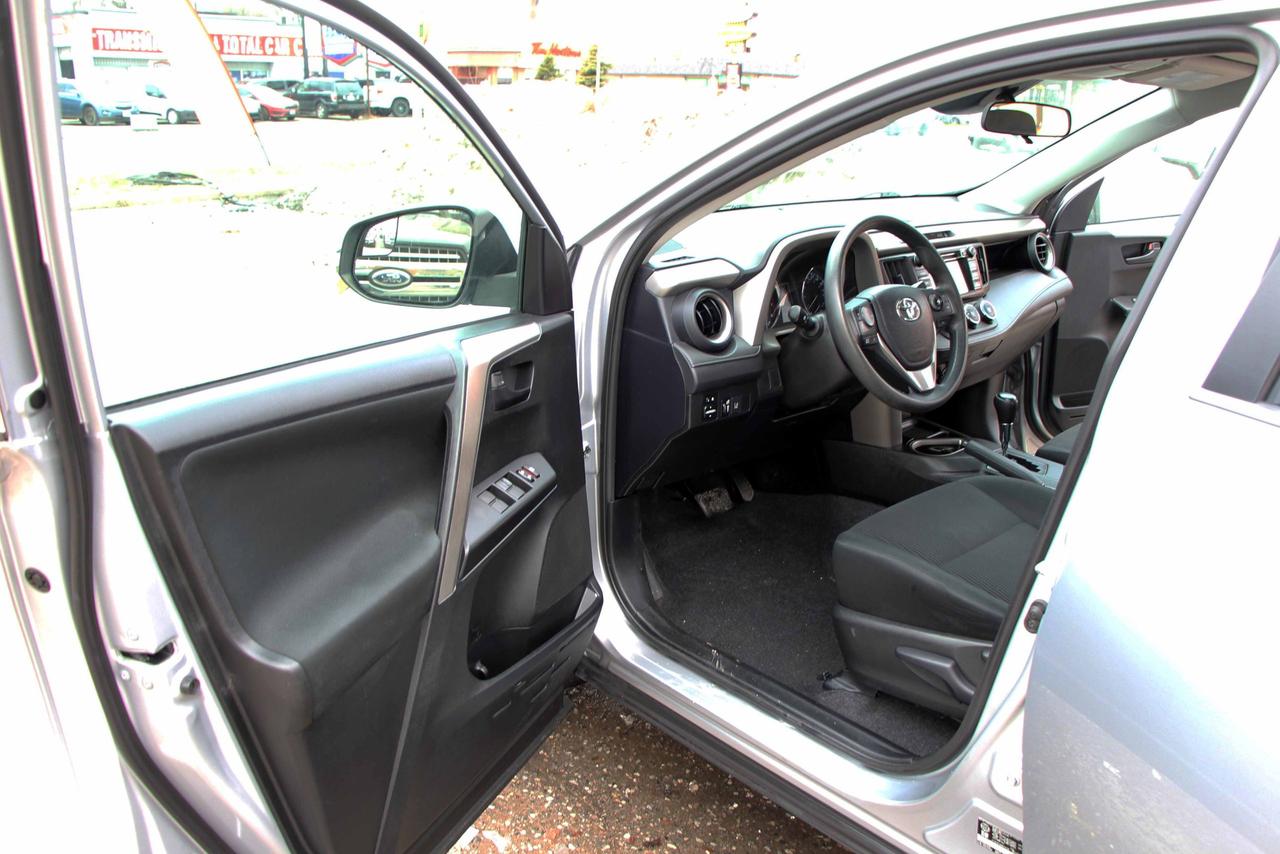 2017 Toyota RAV4 LE Photo