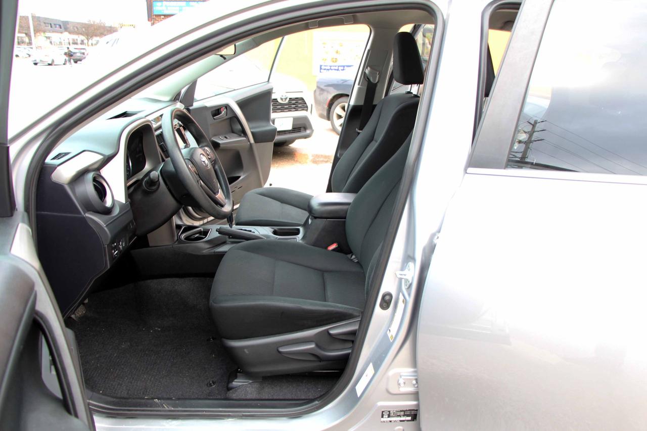 2017 Toyota RAV4 LE Photo